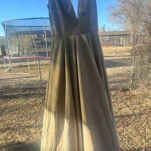 only worn once amazing condition, sparkling flowly feels light